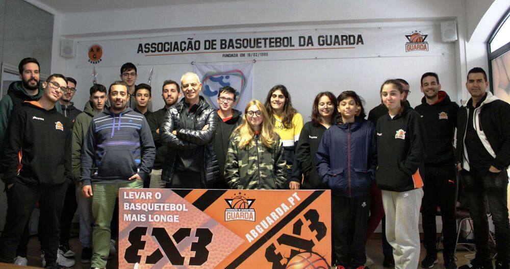 Associa O De Basquetebol Da Guarda Com Novos Rbitros E Oficiais De