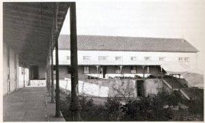 3. Hospital. Galeria Da Enfermaria Dos Homens, Em Frente Os Quartos Particulares E Acesso à Enfermaria Das Mulheres