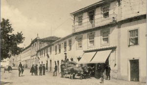 Figura 4 Ao Centro, As Primeiras Instalações Do Banco De Portugal. Col. Ana Manso